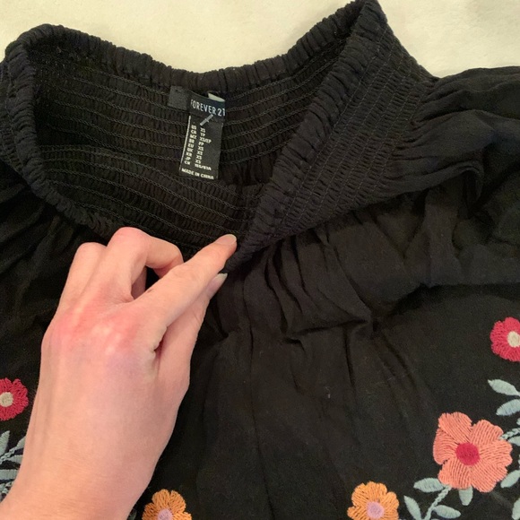 NWT Forever 21 XS Floral Embroidery Shorts - Picture 3 of 3